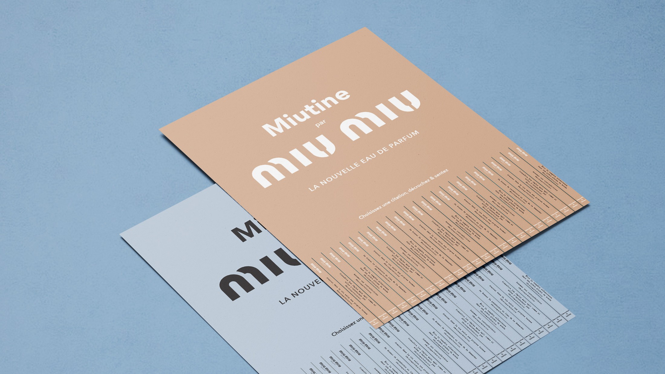 Miu Miu — flyers Miutine, mise en scène sur fond bleu